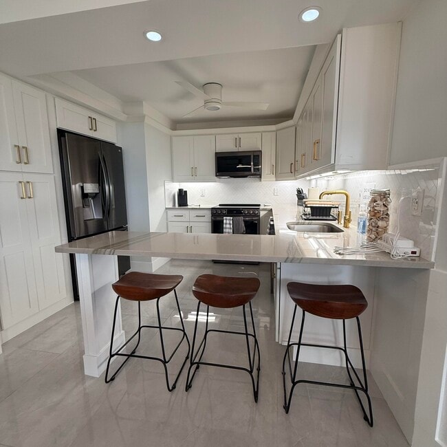 Building Photo - 2800 N Ocean Dr