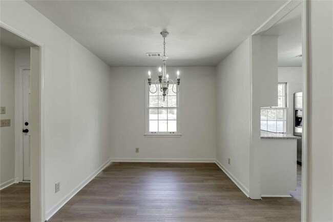 Building Photo - 1373 W Prospect Dr NE