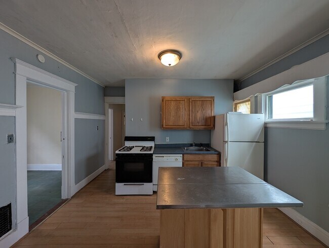 Building Photo - 145 Merrimac St
