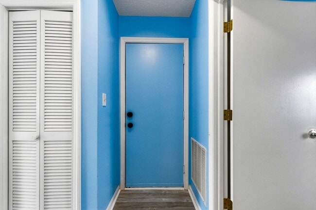 Building Photo - 3700 Golf Colony Ln