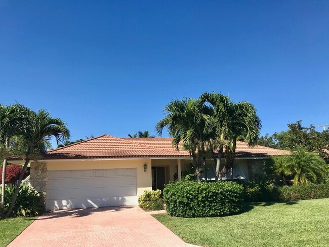 Building Photo - 839 Malaga Dr