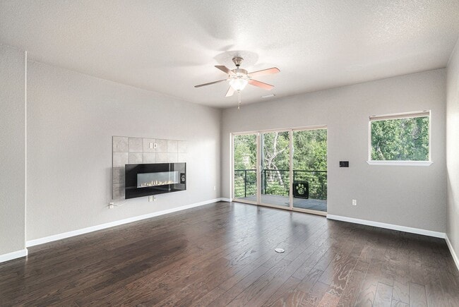 Building Photo - Creekside Townhome with Balconies on Every...