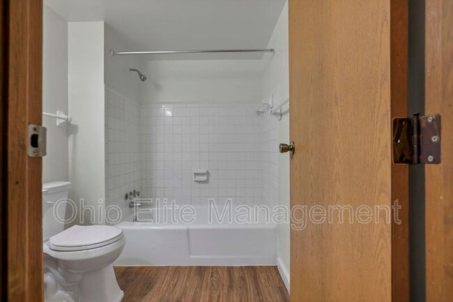 Building Photo - 2460 Hiawatha St