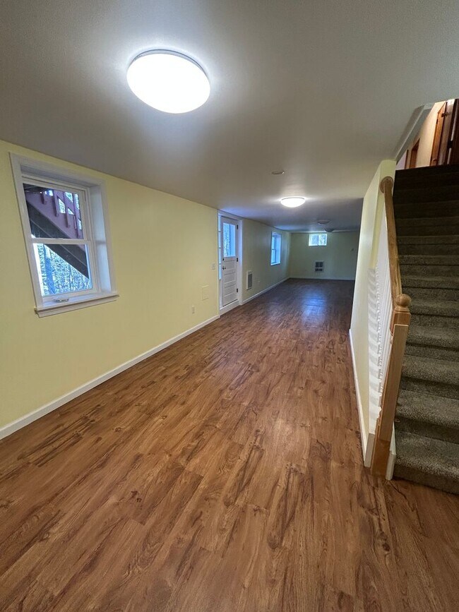 Building Photo - 3 bedroom, 3 bath house located in Park Forest