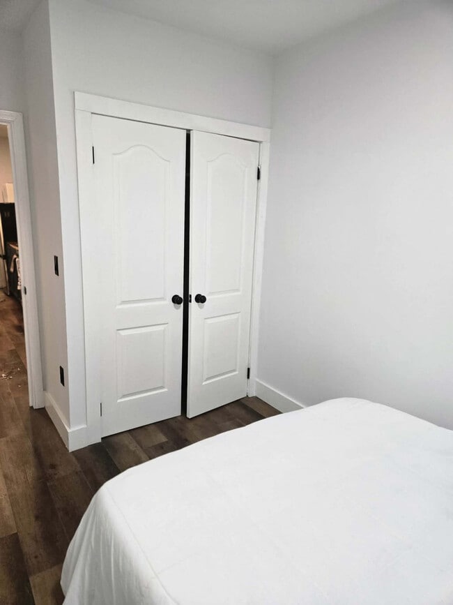 Building Photo - 11765 Glenfield Ave