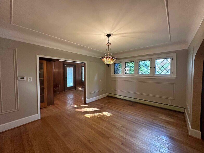 Building Photo - 15466 Artesian St