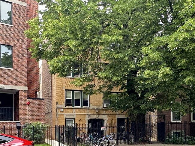 Building Photo - 2432 N Linden Pl
