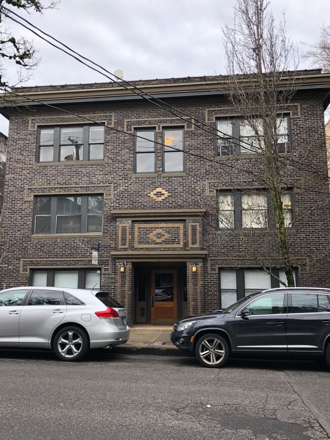 Building Photo - Sara Ann Apartments