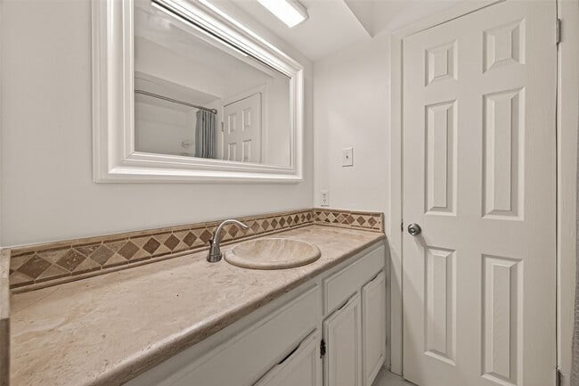 Building Photo - 2710 Mason St