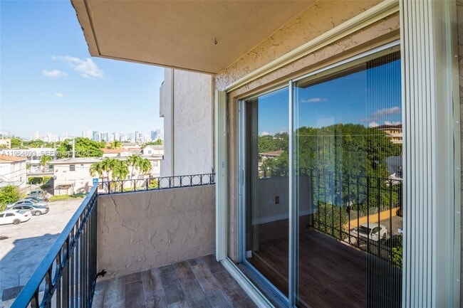 Building Photo - 1933 SW 7th St