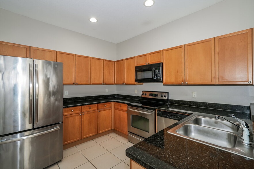 Building Photo - 6516 Quiet Pool Ct