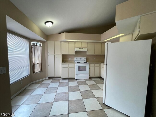 Building Photo - 906 Cape Coral Pkwy W