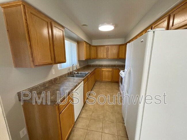 Primary Photo - 8300 E Florentine Rd