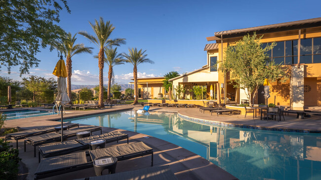 Building Photo - 51725 Pinnacle Vis Dr