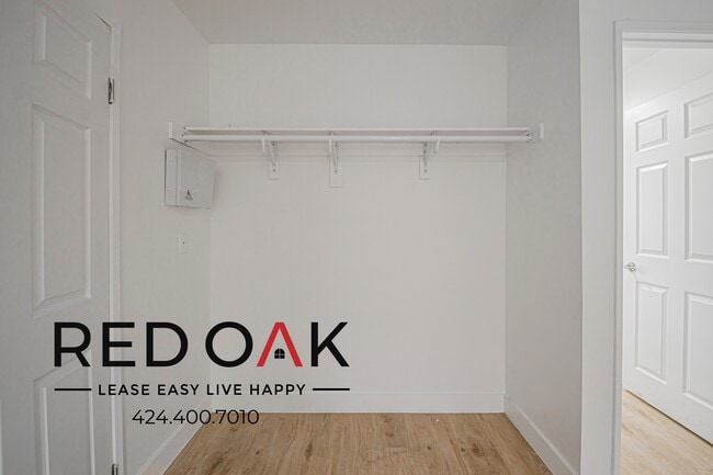 Building Photo - 4651 Cahuenga Blvd