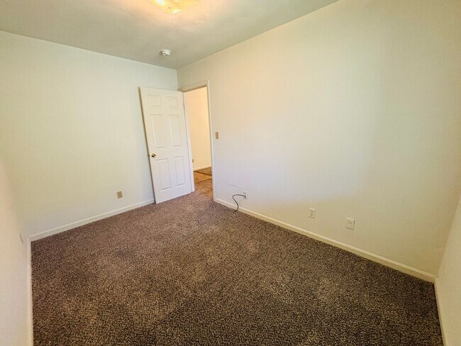 Building Photo - 401 Berryfield Ln