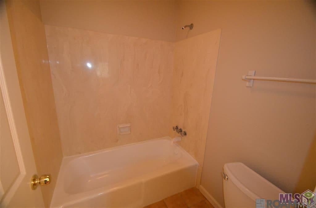 Building Photo - 5017 Parkoaks Dr