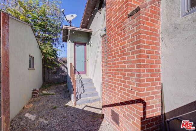 Building Photo - 3216 Bellevue Ave