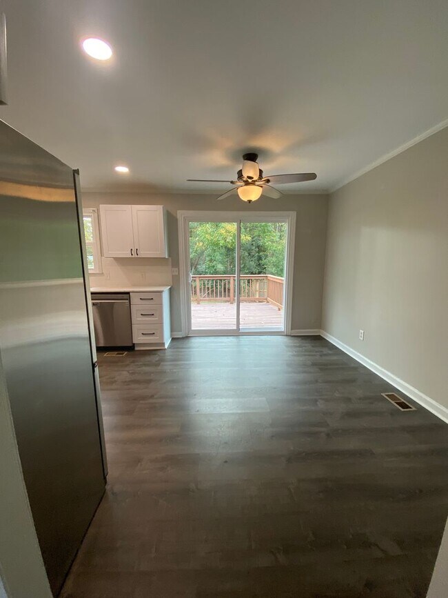 Building Photo - OCONEE COUNTY - Lovely 3 bedroom 2 bathroo...