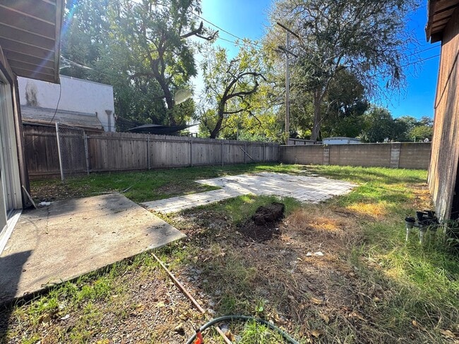 Building Photo - 3 Bedroom House in Sherman Oaks!
