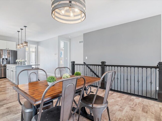 Building Photo - 3334 Simeon Bunker St