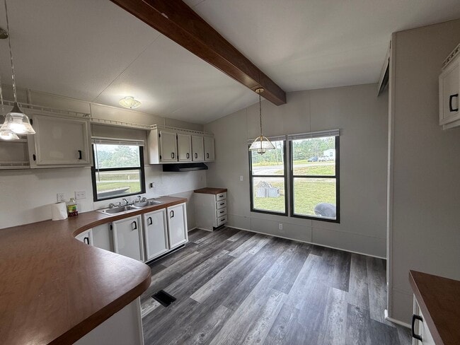 Building Photo - Welcome Home!! 2/2 Newly Renovated Mobile ...
