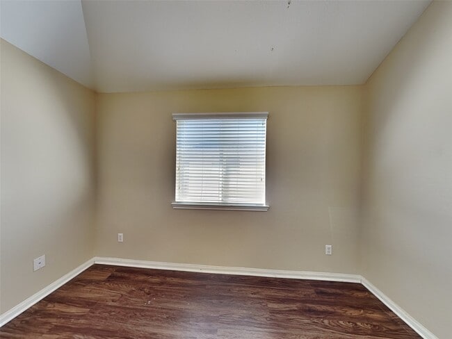 Building Photo - 2526 Deer Forest Dr