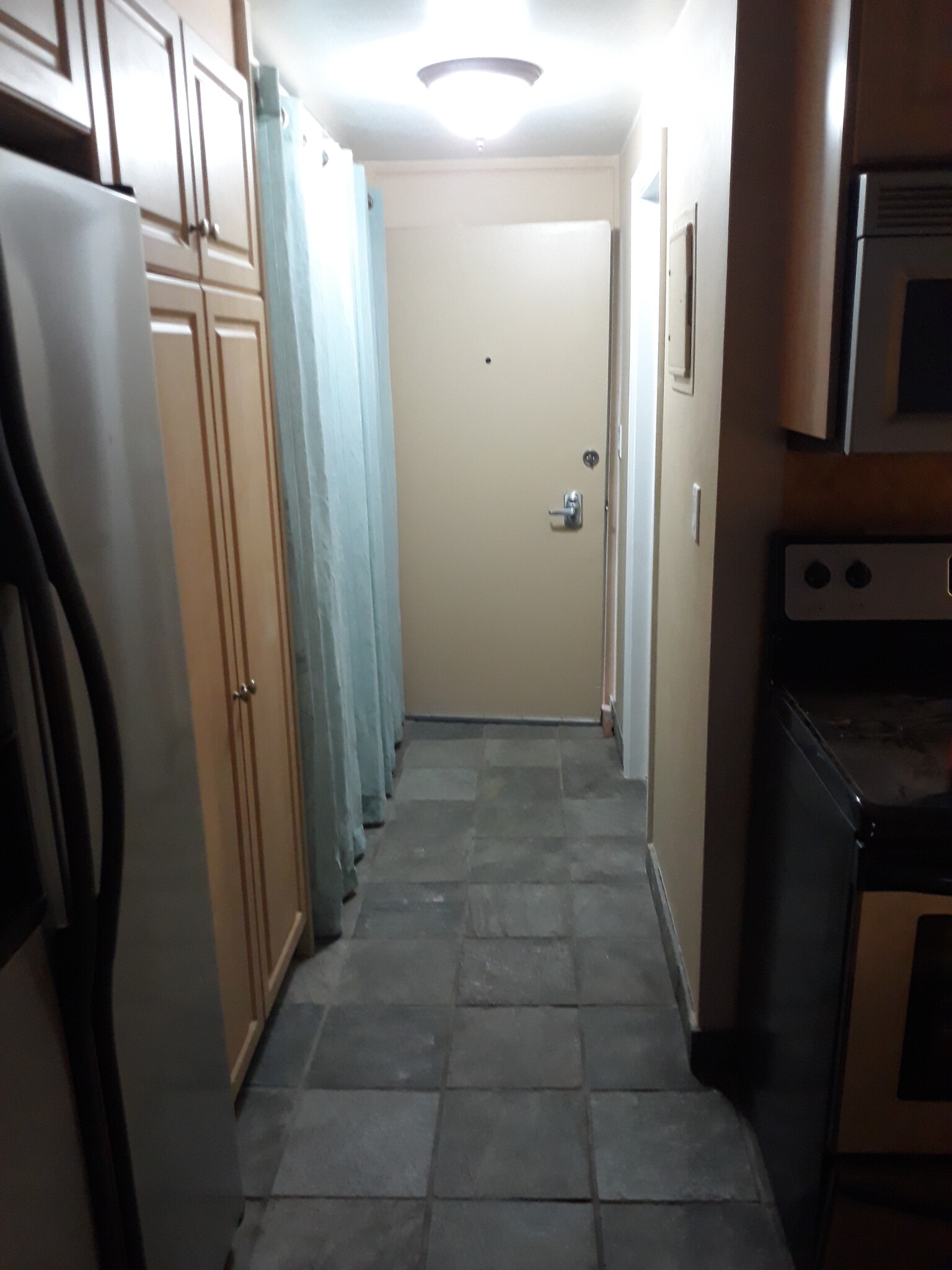 Entrance and closet space - 85-175 Farrington Hwy