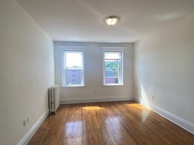 Building Photo - 1296 Commonwealth Ave