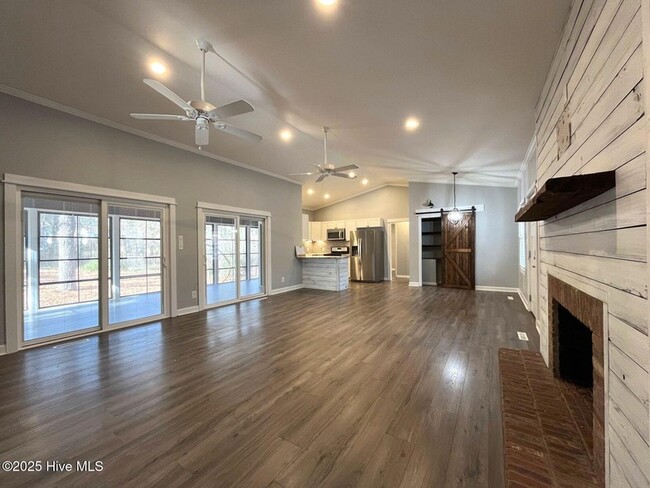 Building Photo - 105 Scuppernong Ct