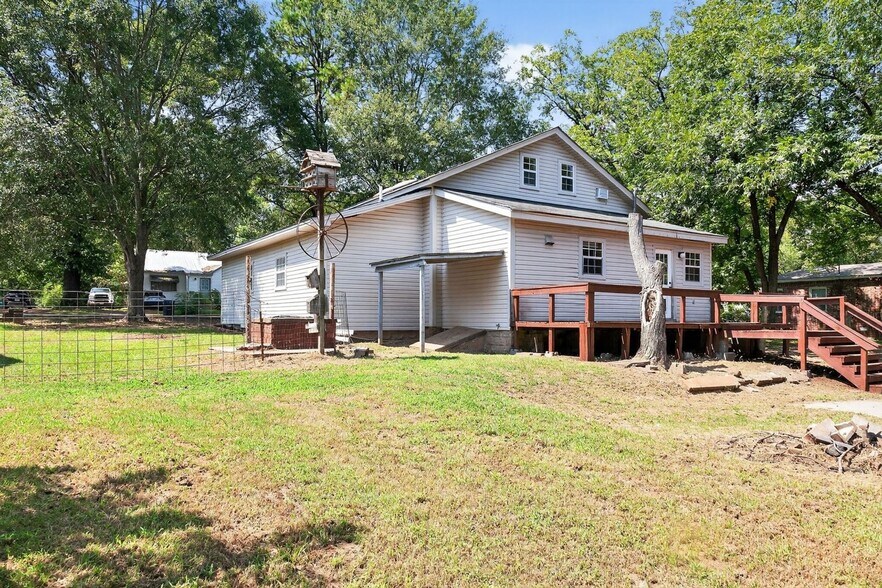 Building Photo - 606 N Miller St