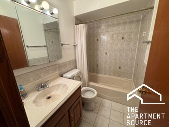 Building Photo - 7412 N Western Ave