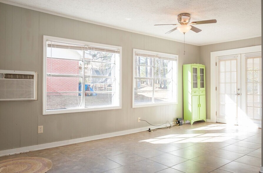 Building Photo - 104 Bingham Ave