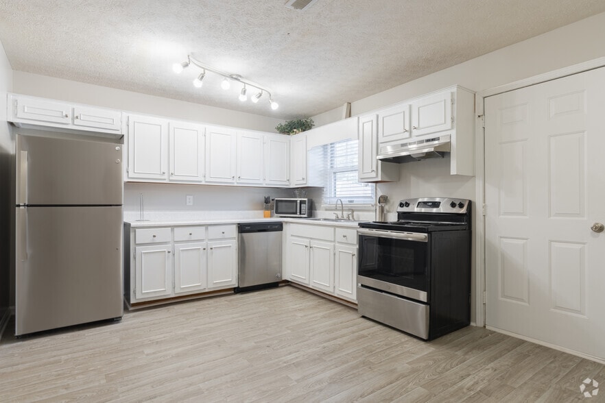 Primary Photo - Guest House