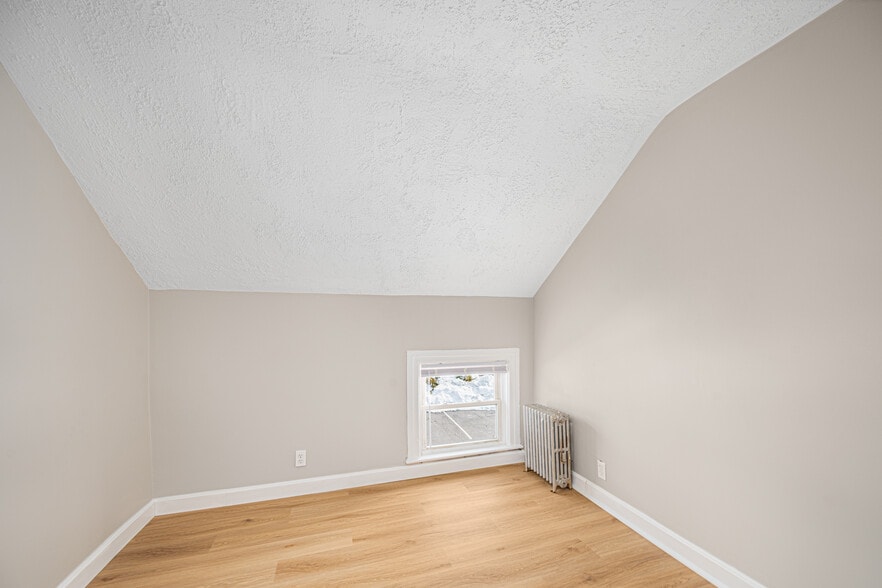 Building Photo - 81 W Pontiac St