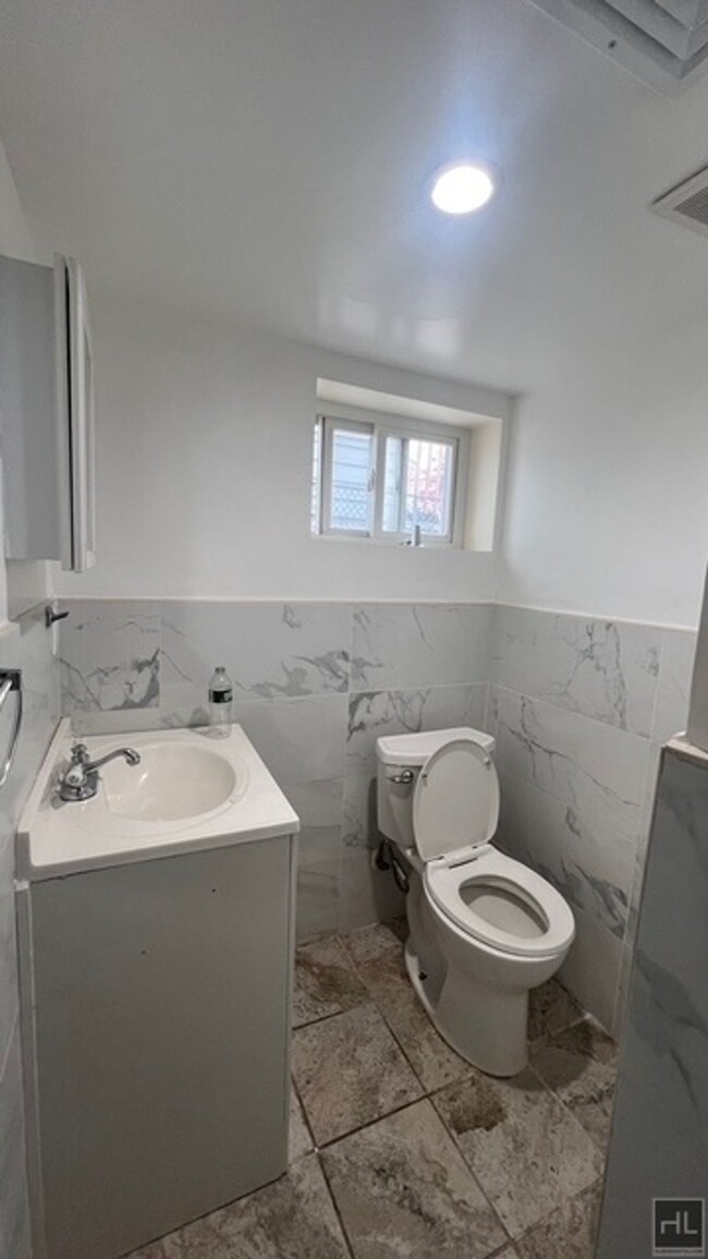 Building Photo - GUT RENOVATED 1 BEDROOM SEMI-BASMENT EAST ...