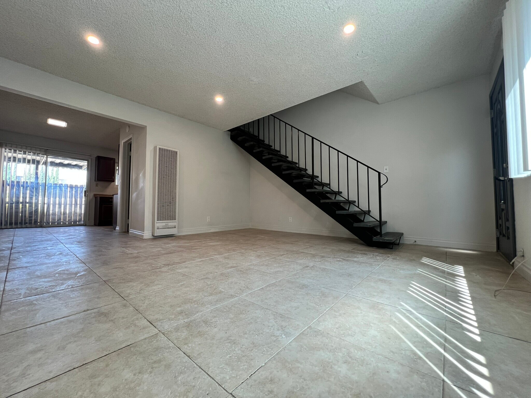 Building Photo - 429 W Elk Ave