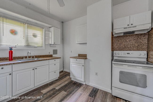 Building Photo - 367 N Bromley Ave