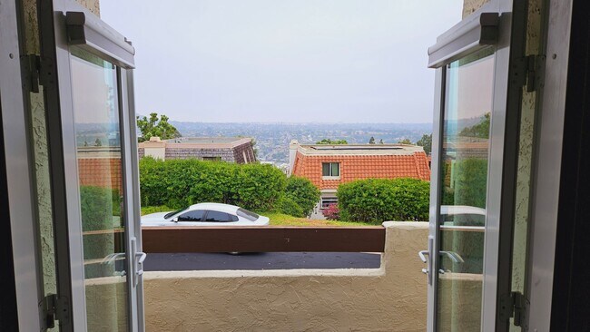 Building Photo - CESPED - AMAZING VIEWS, LUXURY UPDATED 4 BR HOME IN TIERRASANTA