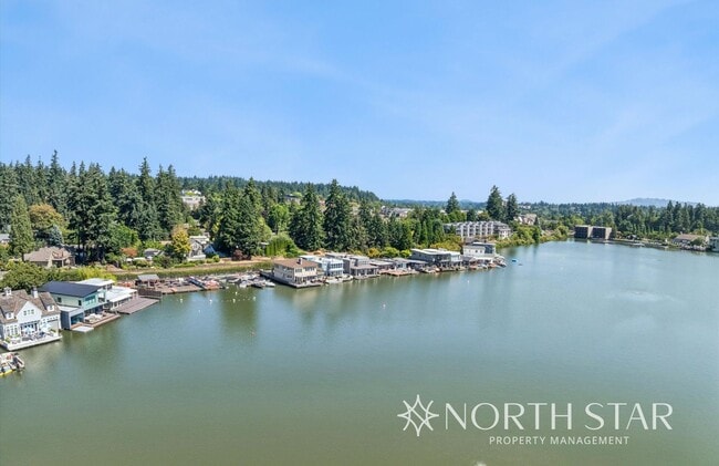 Building Photo - Newly renovated stunning lakefront home.