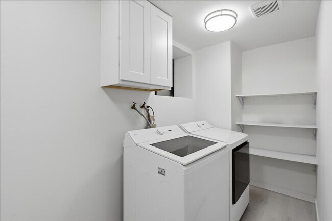 Building Photo - 4bd/2.25ba Kirkland Home