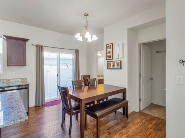 Building Photo - 4 Bed/2.5 Bathroom home in Woods Cross