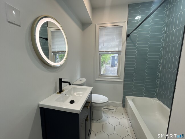 Building Photo - 82 Howard Ave