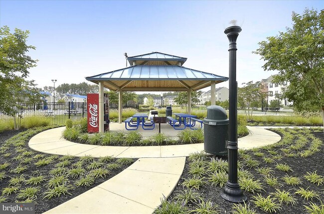 Building Photo - 7258 Mockingbird Cir