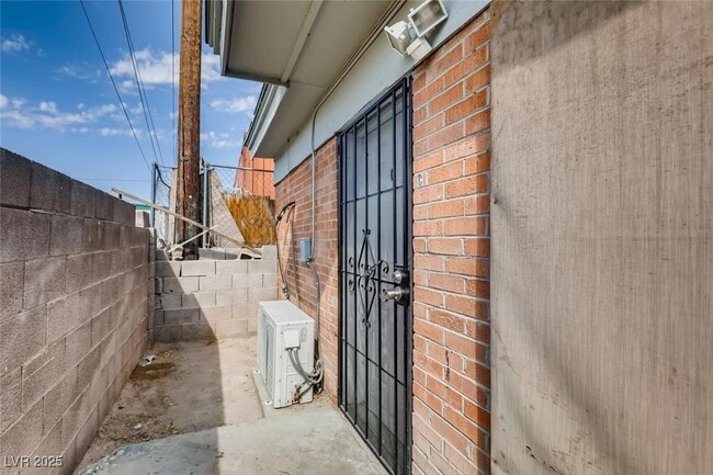 Building Photo - 2529 N Webster St