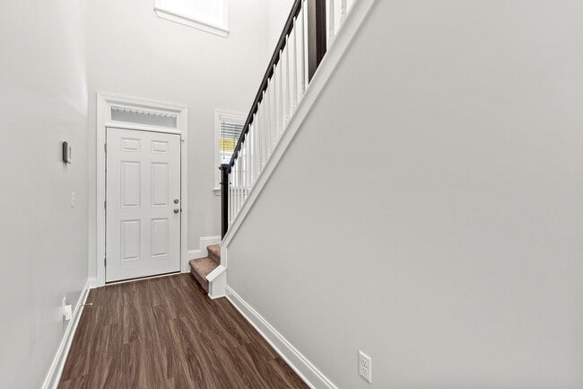 Building Photo - 597 Vinings Dr