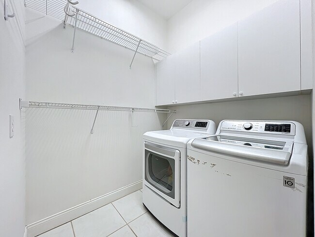 Building Photo - 4361 Davidia Dr