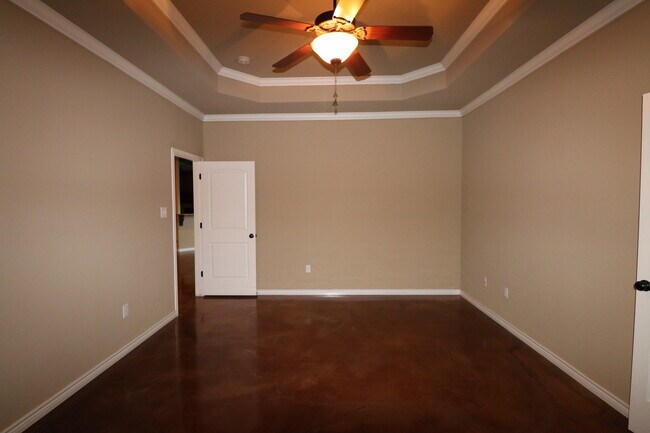 Building Photo - 4  Bedroom Single Famly Home -  Available ...