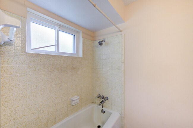 Building Photo - 5711 Weeping Willow Rd