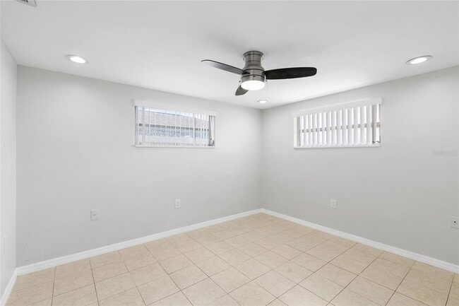 Building Photo - 5648 Saren Dr